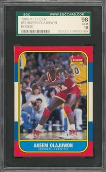 1986/87 Fleer #82 Akeem Olajuwon Rookie Card – SGC 98 GEM 10